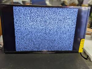 lot 199 image: New Toshiba 32 HDMI 720p LCD TV