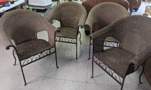 lot 166 image: Set of (4) Vintage Wicker Arm Chairs w Wrought Iron Base