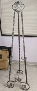 lot 169 image: Gorgeous Metal Easel Stand