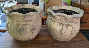 lot 172 image: Beautiful Set of (2) Lightweight Planters