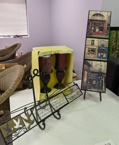 lot 182 image: Beautiful Lot of Home Decor Electric Candles, Wall Hangings, Etc.
