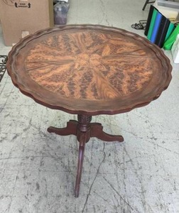 lot 161 image: Stunning Antique Tilt Top Scalloped Mahogany Pie-Crust Tea Table