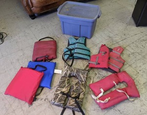 lot 238 image: Lot of (3) Throwable Boat Cushions and (4) Life Vests