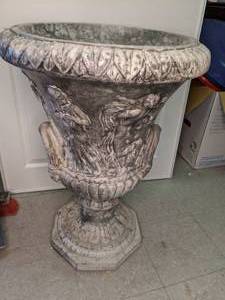 lot 247 image: Lot (22) Heavy Decorative Stone Planter