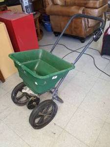 lot 235 image: Yes Yard Equipment System Manual Grass Seed and Fertilizer Spreader