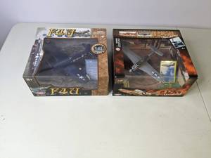 lot 82 image: (2) NIB Motor Max Die-Cast Metal Aviation Toy Models - 5 & 6