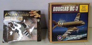 lot 87 image: (2) Die-Cast Metal Aviation Replica Planes - NIB - 11 & 12