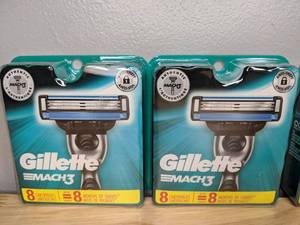 lot 19 image: 24 Brand New Gillette Mach 3 Blades