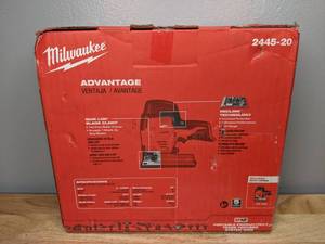 lot 7 image: Brand New Milwaukee M12 12-Volt Lithium-Ion Cordless Jig Saw