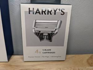 lot 40 image: Brand New Harrys Razor Shaving Handle & 6 Blades