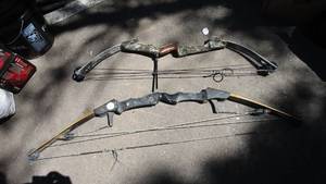 lot 23 image: 2-Vintage Compound Bows2-Vintage Compound Bows