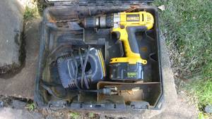 lot 42 image: DeWalt 14 Volt Drill