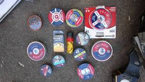 lot 29 image: Large Lot Of Pellets & BBs