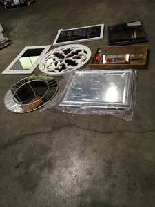 lot 9 image: PALLET OF ASSORTED MIRROS AND HOME DECORD UNITS COSTUMER RETURNS  SEE PICTURES