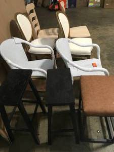 lot 15 image: Lot whit Assorted chairs differents Styles costumer returns