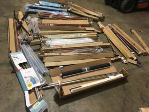 lot 16 image: Lot whit Assorted Curtain Rods costumer returns diferents styles, sizes and conditions