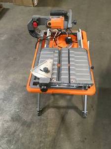 lot 29 image: Ridgid 9 Amp Corded 7 in. Wet Tile Saw with Stand ion good condition