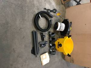 lot 32 image: Dewalt 6 Gallon Portable WeDry Vacuum see pictures