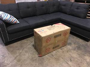 lot 38 image: Sectional 3pcs with ottoman F09911 see pictures