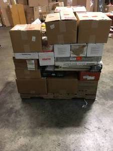 lot 2 image: Pallets with Assorted ceramic tiles costumer returns see the pictures
