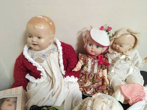lot 102 image: Collection of vintage dolls