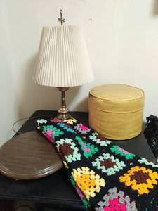 lot 106 image: Vintage household items