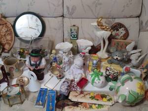 lot 108 image: Large collection of figurines
