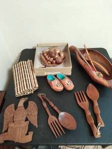lot 111 image: Collection of wood items