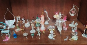 lot 112 image: Collection of spun glass pieces