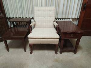 lot 116 image: 3 pieces of furniture
