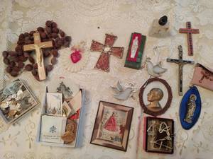 lot 120 image: Collection of religious memorabilia