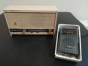 lot 129 image: Vintage Radios