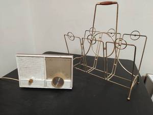lot 130 image: Philco Vintage Radio and Magazine Rack