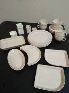 lot 138 image: Unique matching collection of dinner ware