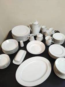 lot 141 image: Set of Fine China