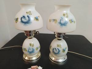 lot 146 image: Matching set of Hurricane style lamps