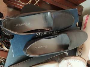 lot 152 image: Collection of shoes and belts
