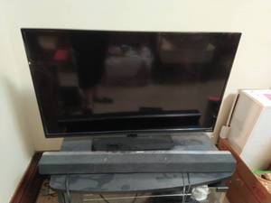 lot 166 image: Vizio 32 TV