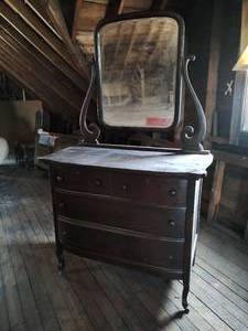lot 11 image: Dresser with mirror