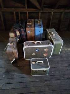 lot 14 image: Luggage