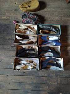 lot 36 image: Collection of shoes
