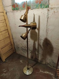 lot 1 image: Vintage Pole Lamp