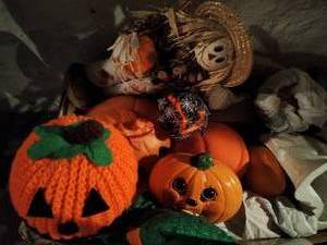 lot 57 image: Halloween decorations