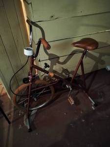 lot 61 image: Huffy exercise bike