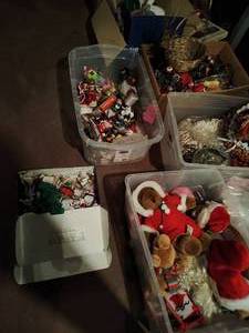 lot 63 image: Christmas lot #1