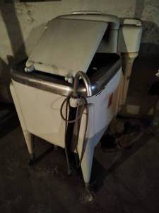 lot 70 image: Maytag Washing machine