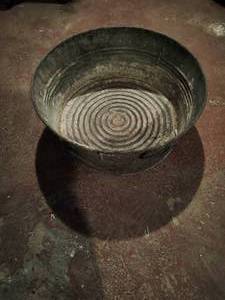 lot 77 image: Bucket