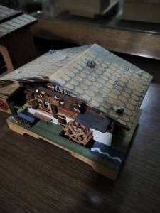 lot 79 image: Jewelry boxes