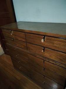 lot 7 image: 12 drawer chest
