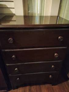 lot 252 image: high top dresser